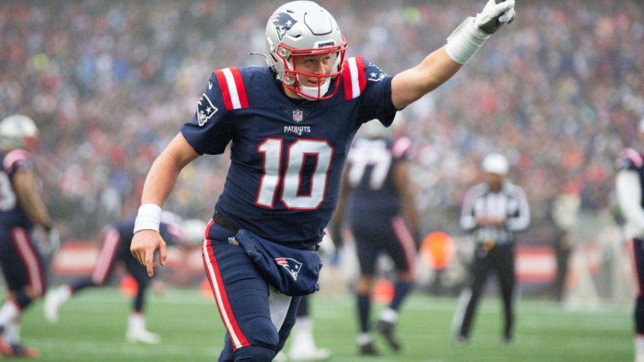 Patriots blow past Jaguars 50-10, earn playoff berth