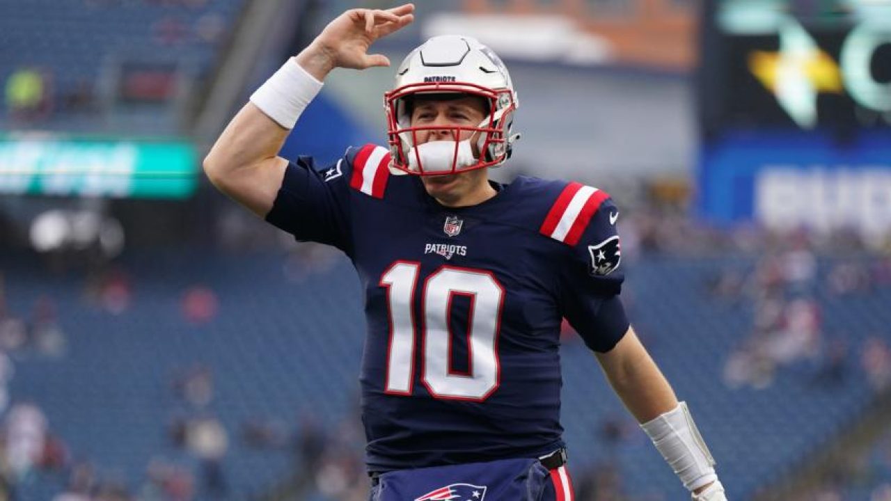 Patriots blow past Jaguars 50-10, earn playoff berth