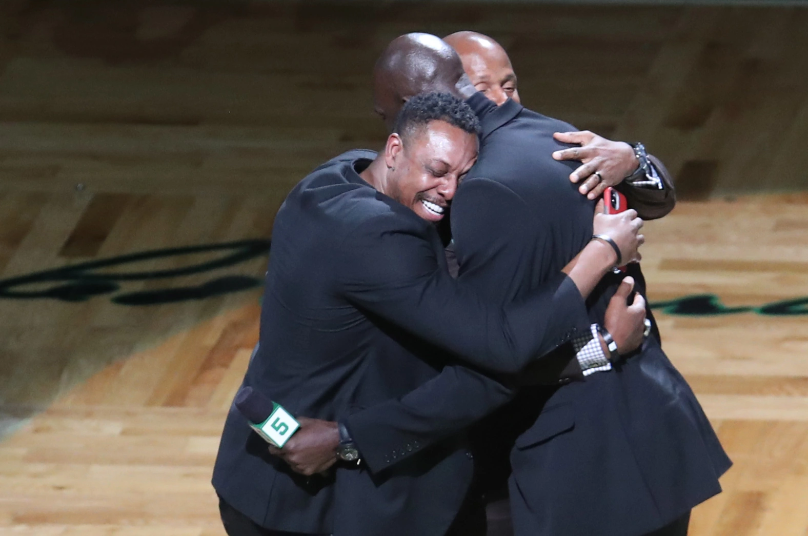 Boston Celtics retire Kevin Garnett's jersey number with ceremony