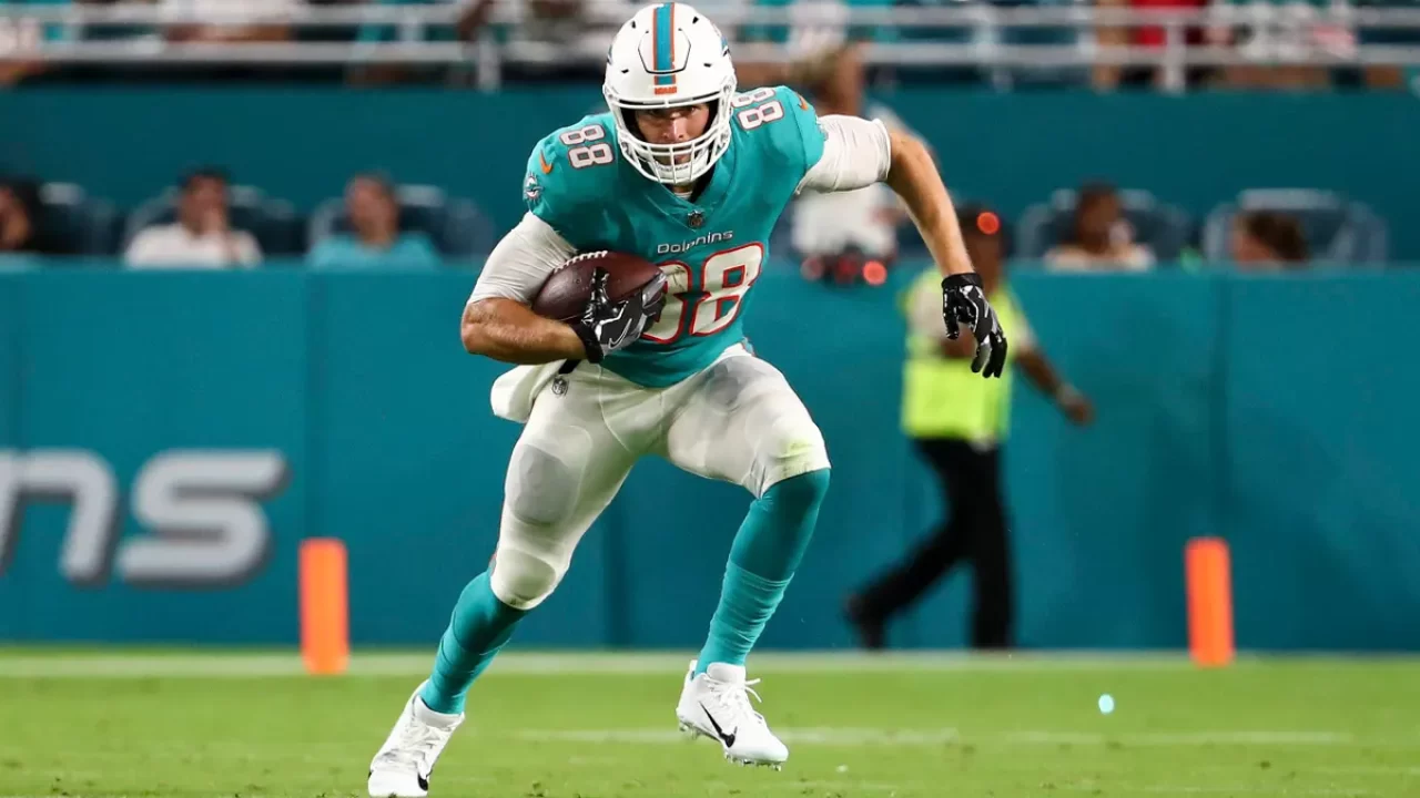 New England Patriots bring Mike Gesicki and his griddy to Foxborough