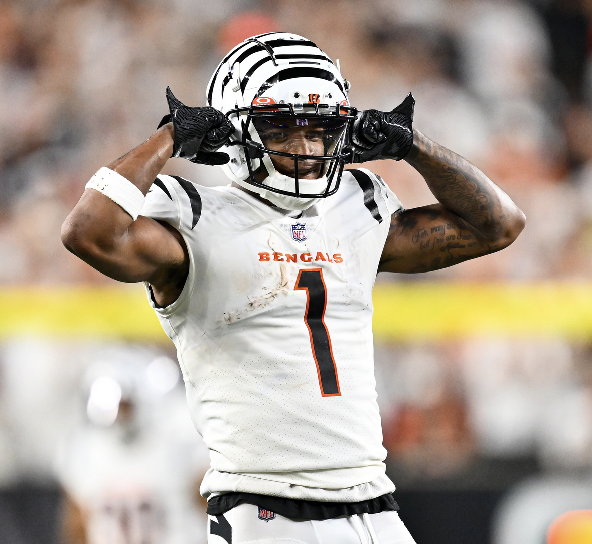 Bengals Beat: Joe Burrow, Ja'Marr Chase 'Take Care of Each Other', Prove  Strength Of Their Bond In Bengals Win - CLNS Media